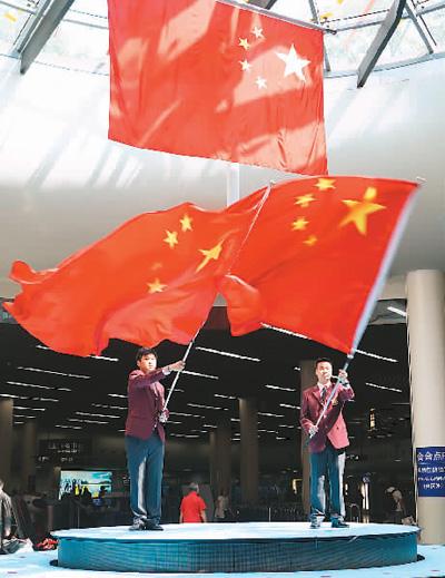大学生把古诗写成儿歌,老师批卷把作品唱了出来,网友:小小鹳雀楼,狠狠登上去了