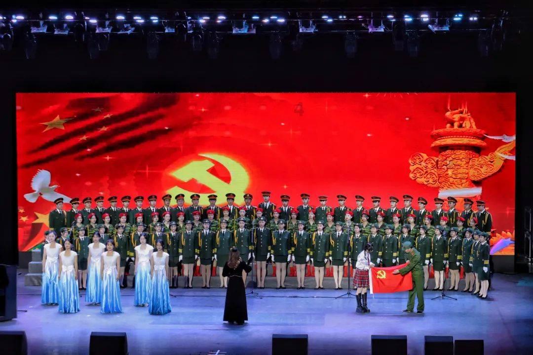 恋爱七年,从未谋面。他竟然为“厄运缠身”的女友倾尽所有……